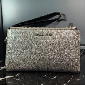 Michael KORS Jet Set Travel Wristlet